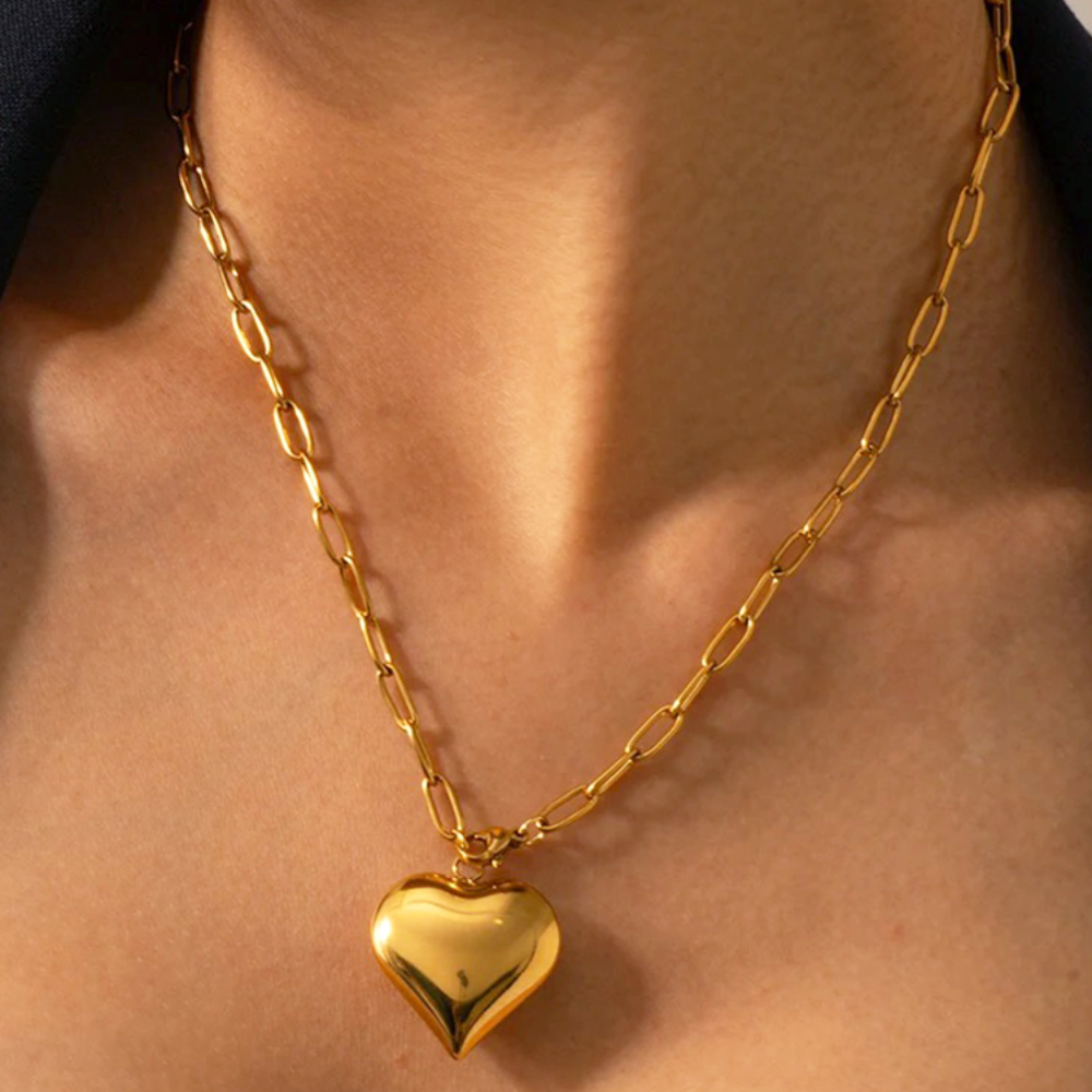 Babette – Halskette mit goldenen Büroklammern und Herzen