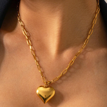 Babette – Halskette mit goldenen Büroklammern und Herzen