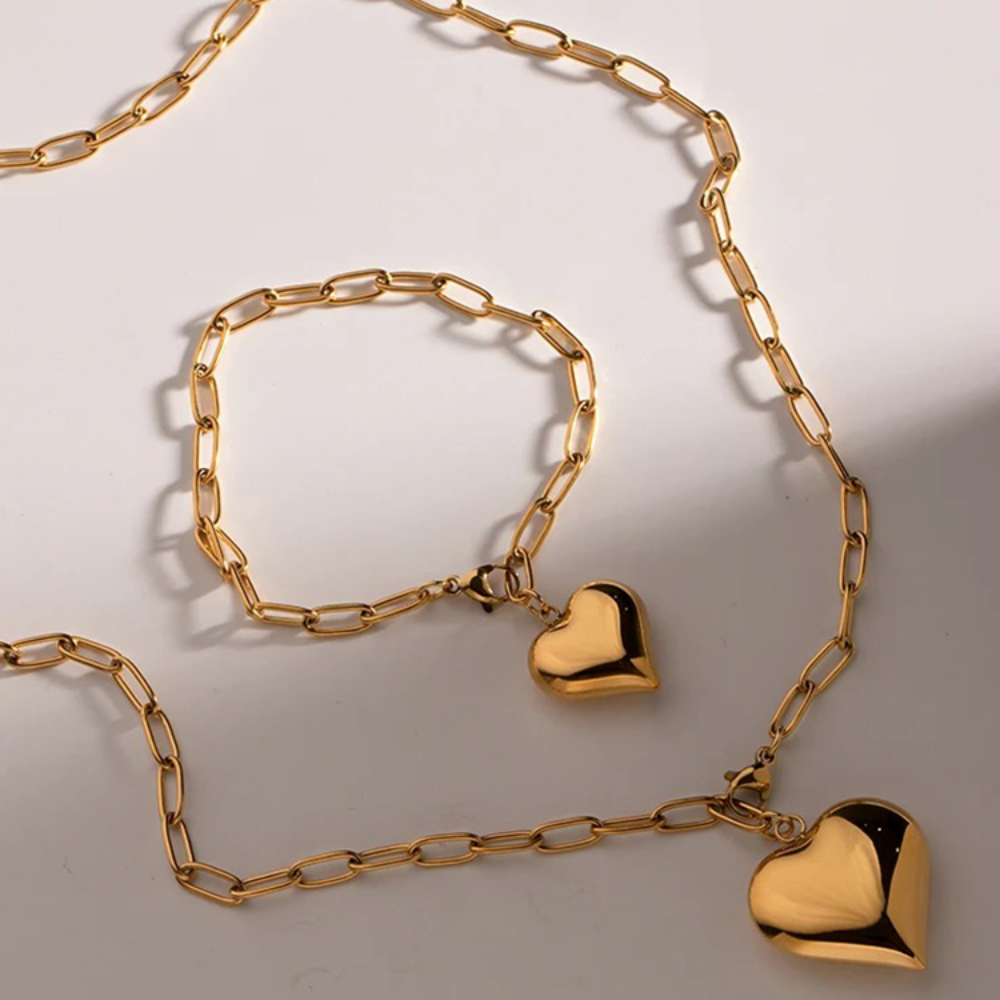 Babette – Halskette mit goldenen Büroklammern und Herzen