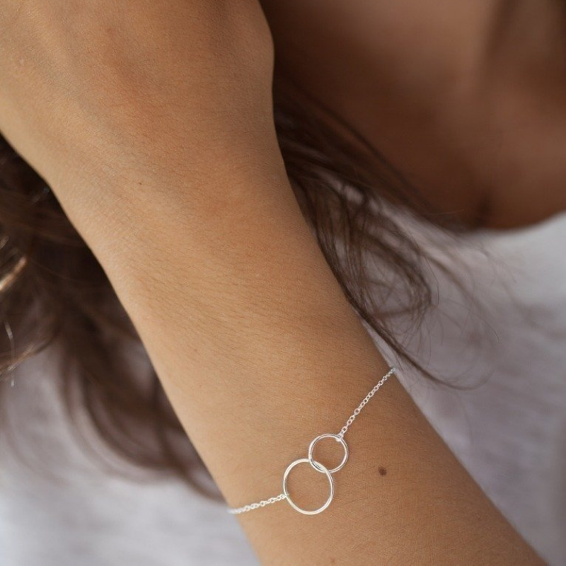 Verschlungene Ringarmband - Eingewobene Ringe