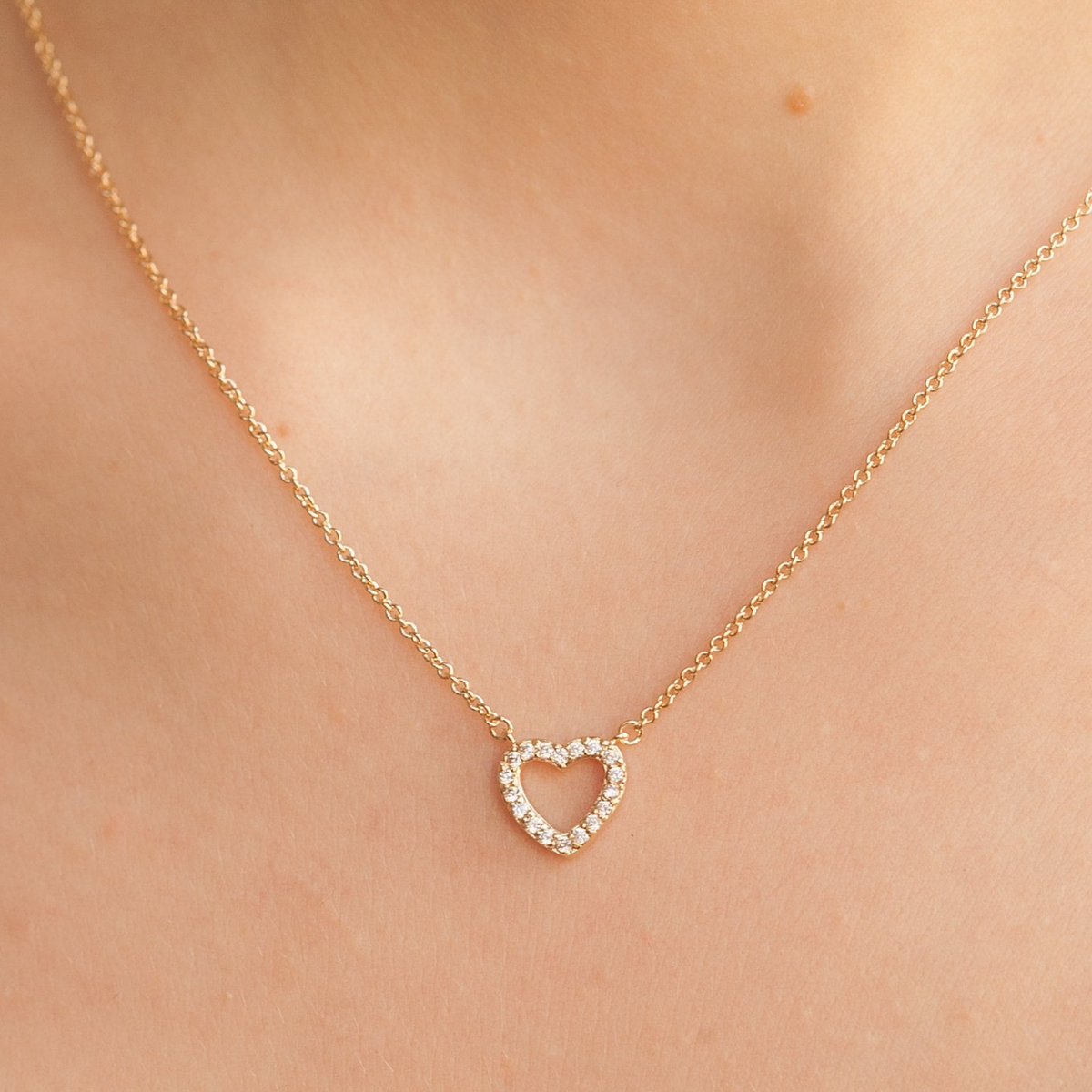 Kleines Liebes-Halsband - Herz-Halsband aus Gold und Schmucksteinen