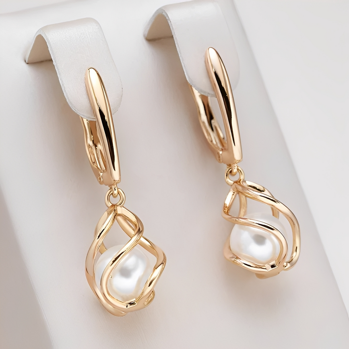 Elena – Stilvolle Perlenohrringe in Gold