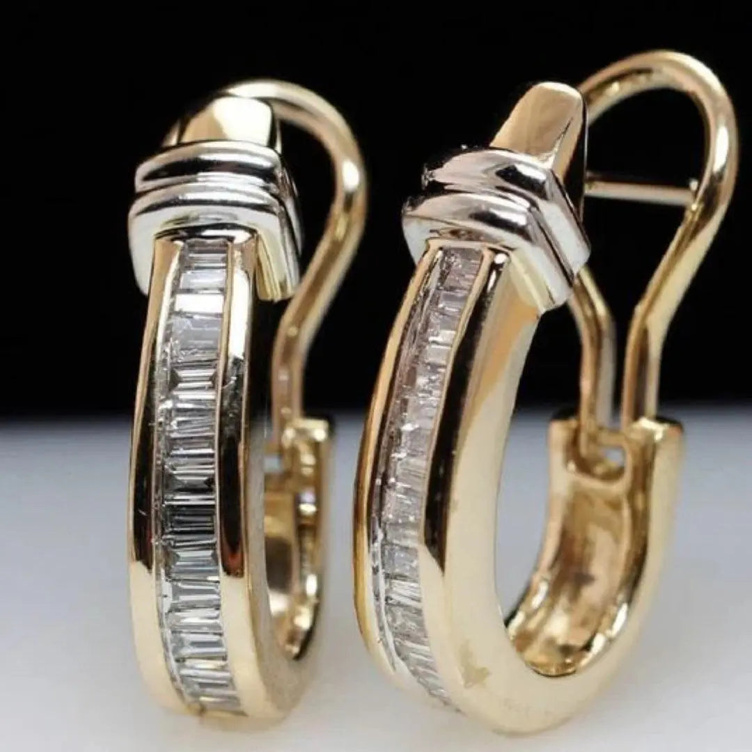 Verfeinerter Glanz - Vintage Ohrringe aus edlem Metall und Diamanten