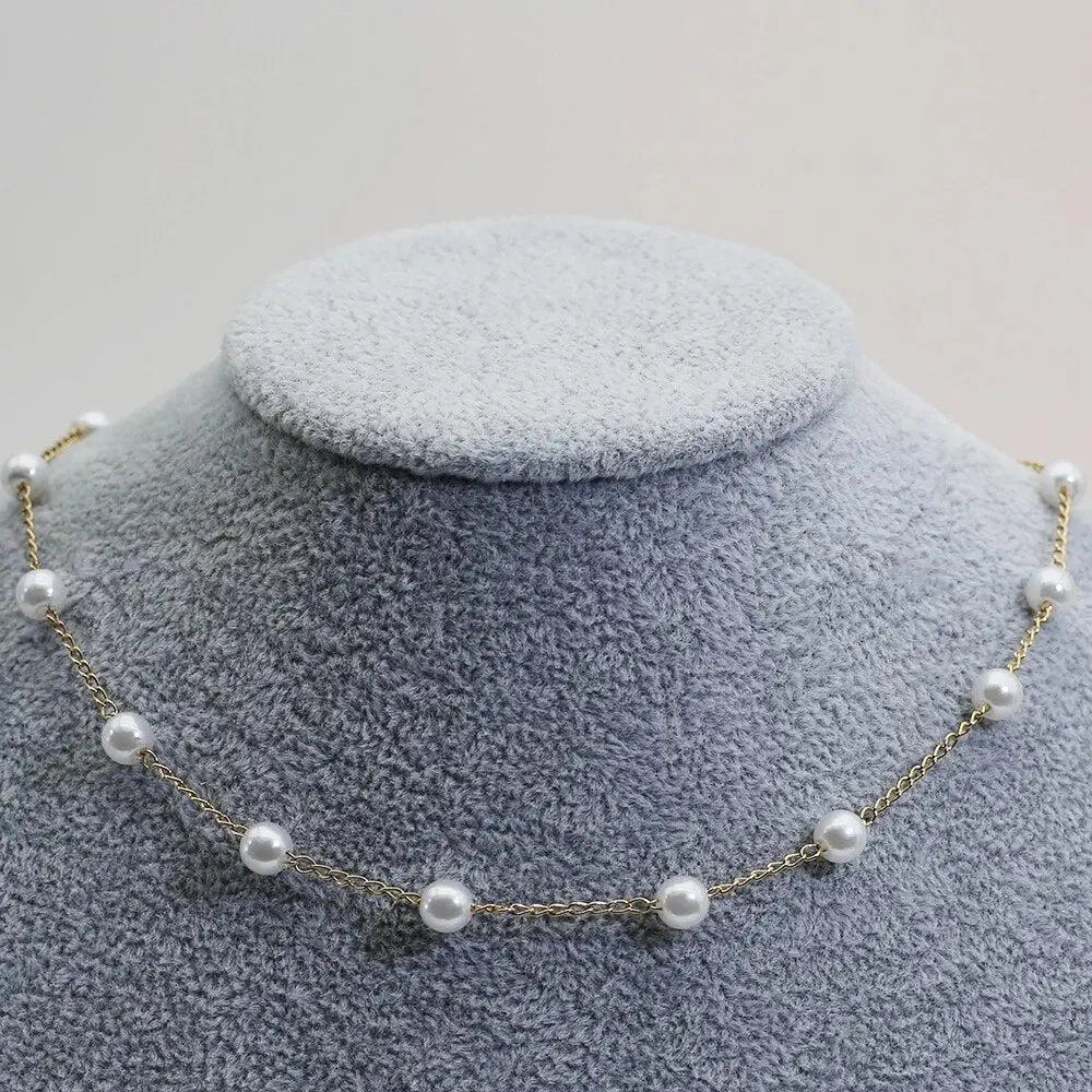 Vivienne – Kette mit goldfarbenen Perlen