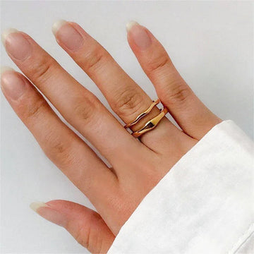 Dianne – Eleganter goldener Ring zum Überlagern
