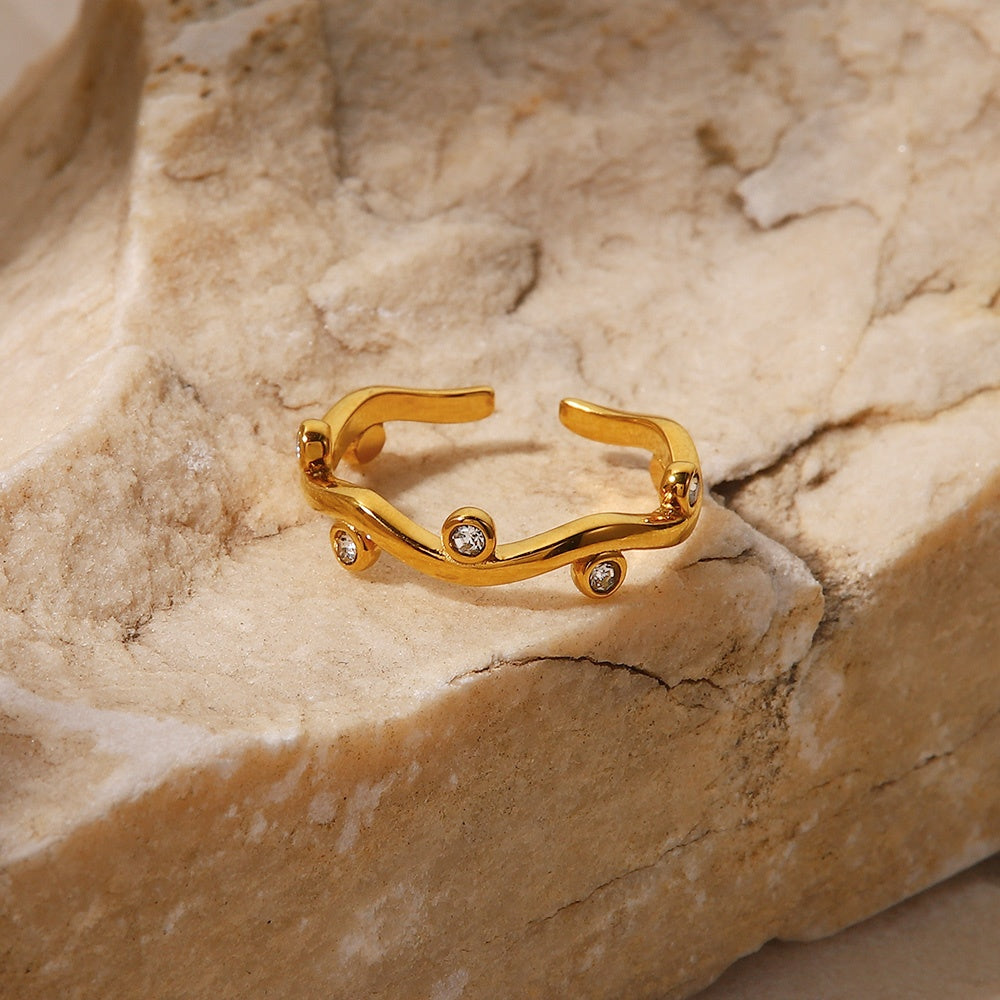 Willow – Goldring in Blattform mit anpassbaren Zirkonia