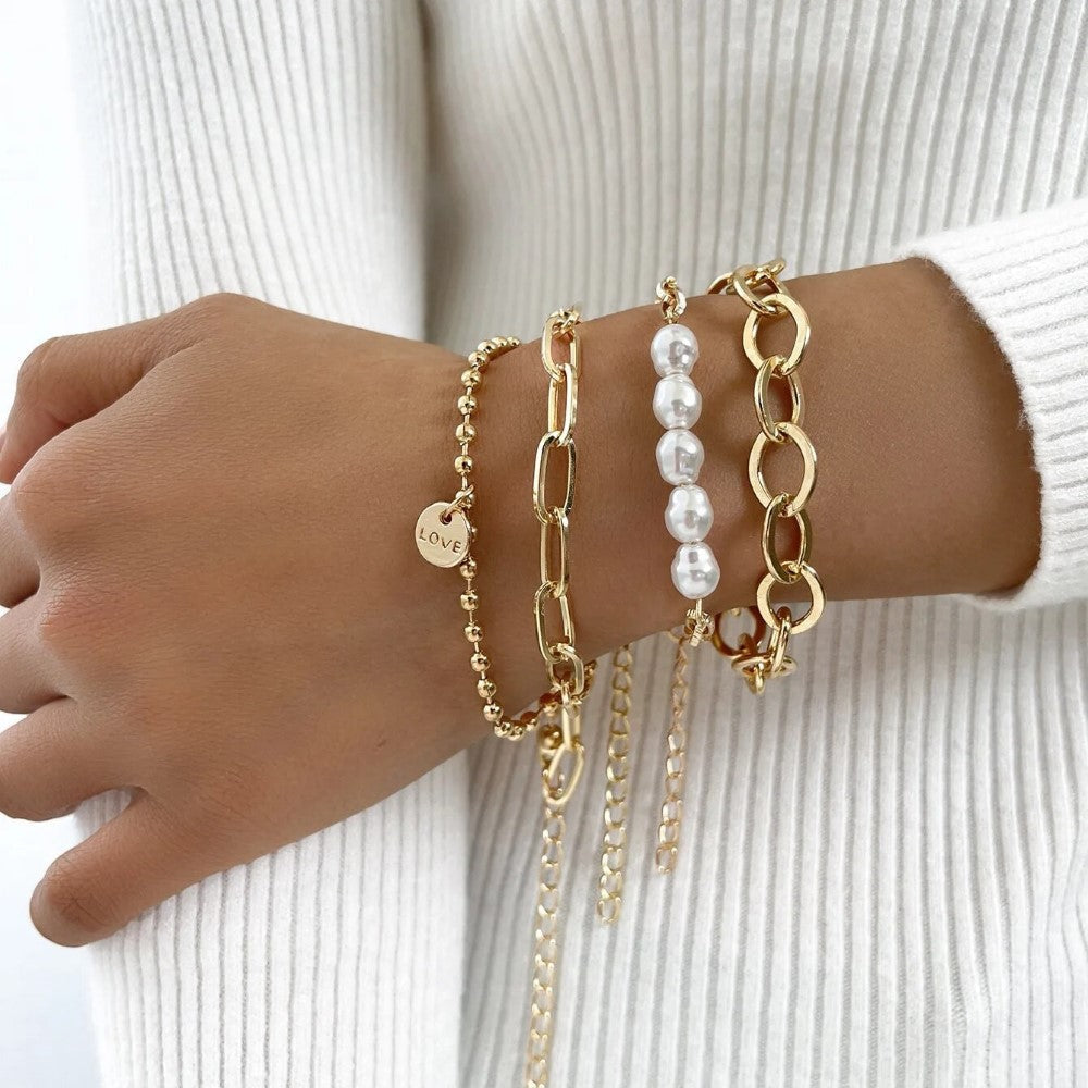 Dreiteiliges Set mit goldenen Perlenarmbändern - umfangreiches Kettenset