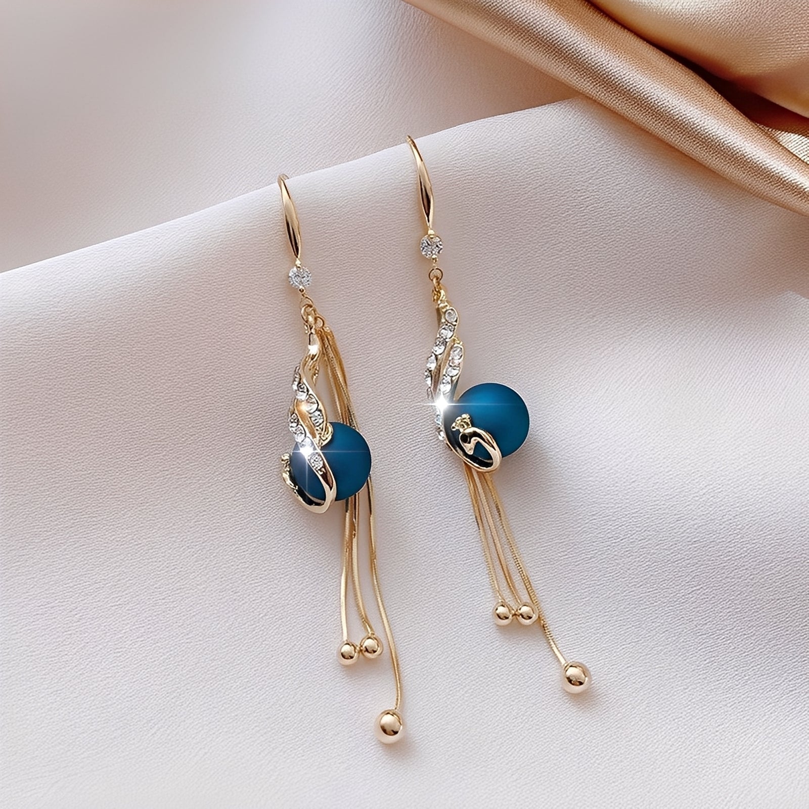 Sheynn – Elegante Ohrringe mit blauen Perlen