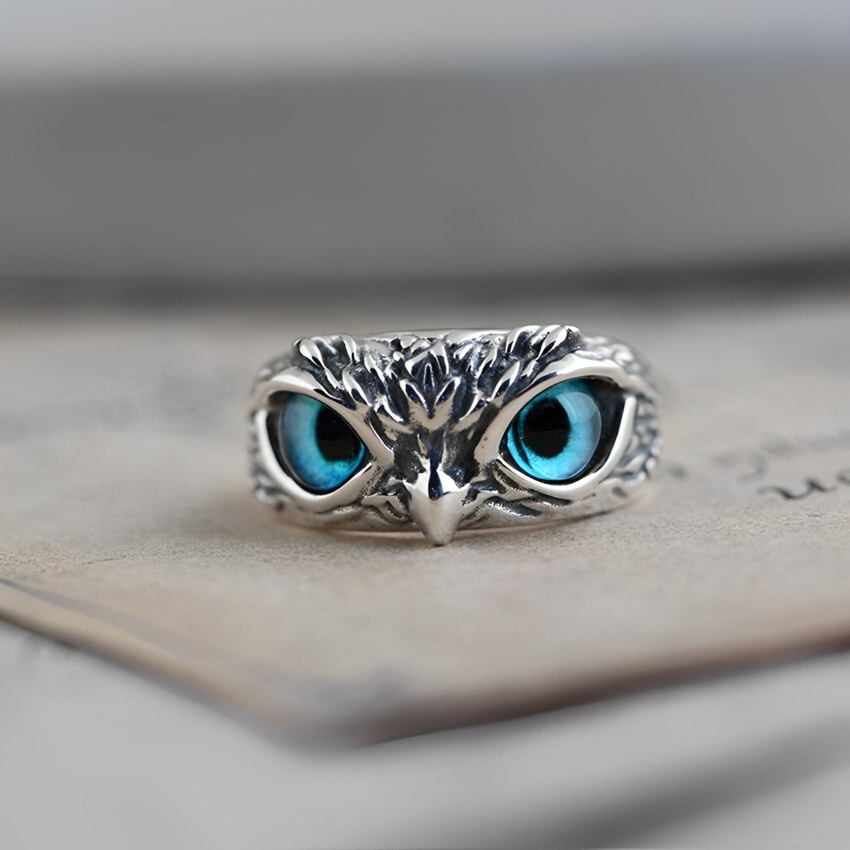 Niva – Anpassbarer Amulett-Ring aus Silber und Opal