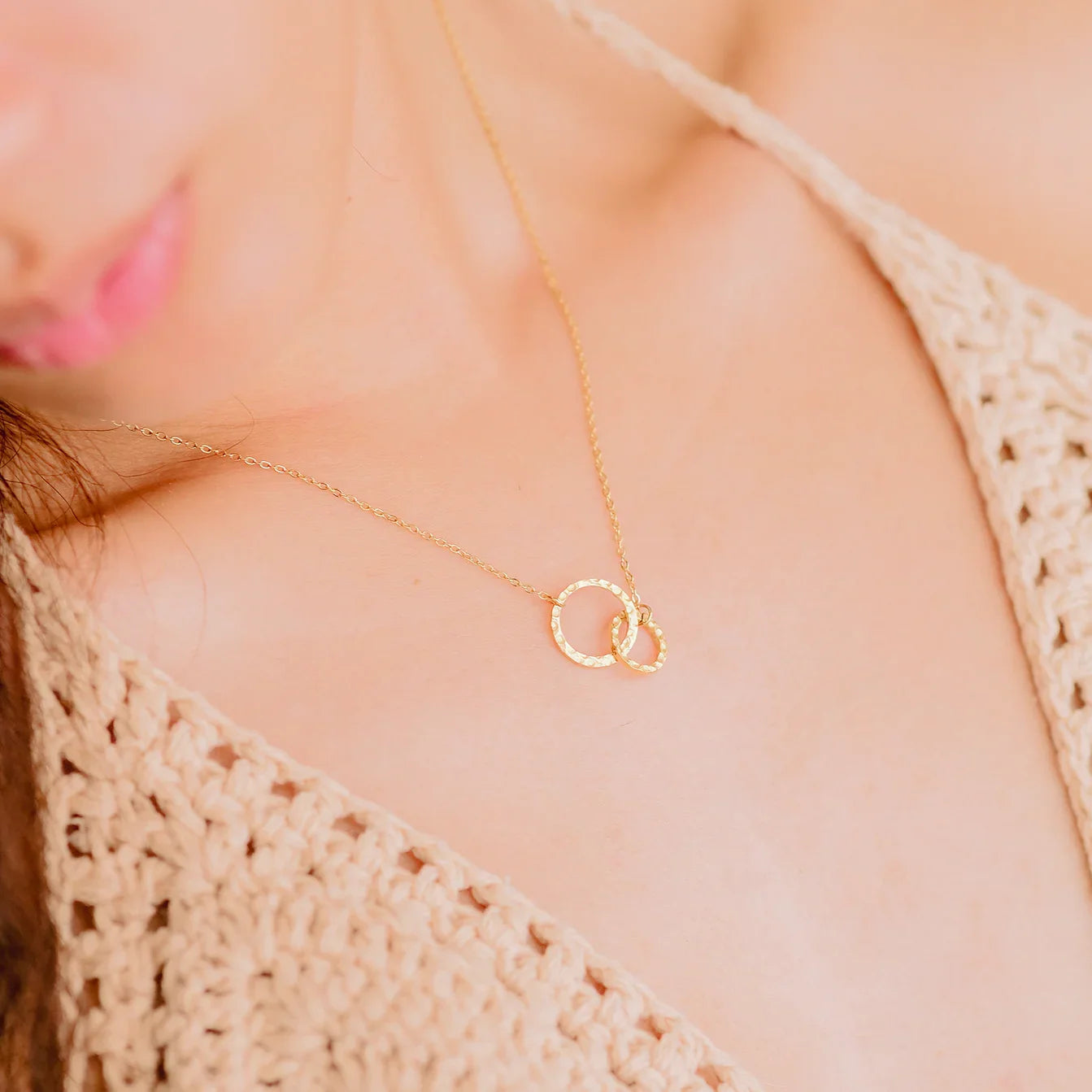 Isabelle – stilvolle Gold-Hoop-Halskette