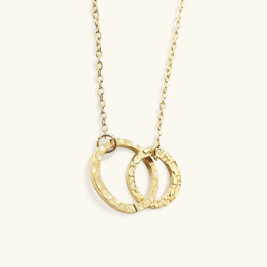 Isabelle – stilvolle Gold-Hoop-Halskette