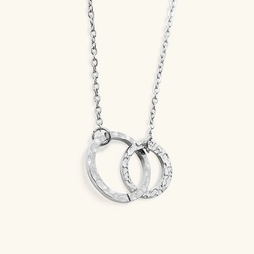 Isabelle – stilvolle Gold-Hoop-Halskette