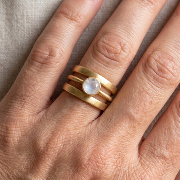 Jaira – Vintage-Goldring mit eingearbeitetem Mondstein