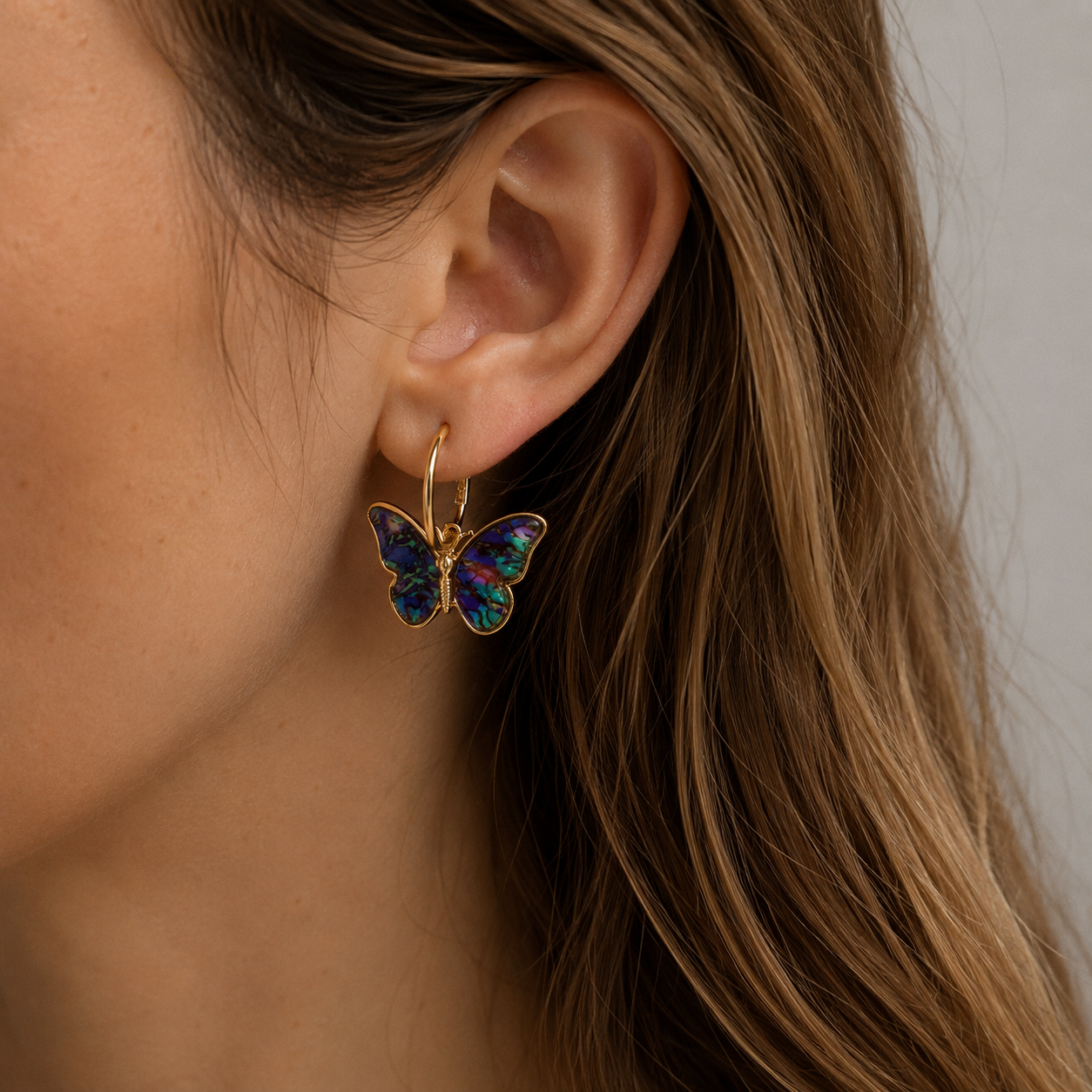 Alina – Ohrringe in Schmetterlingsform mit Emaille und Kristallen