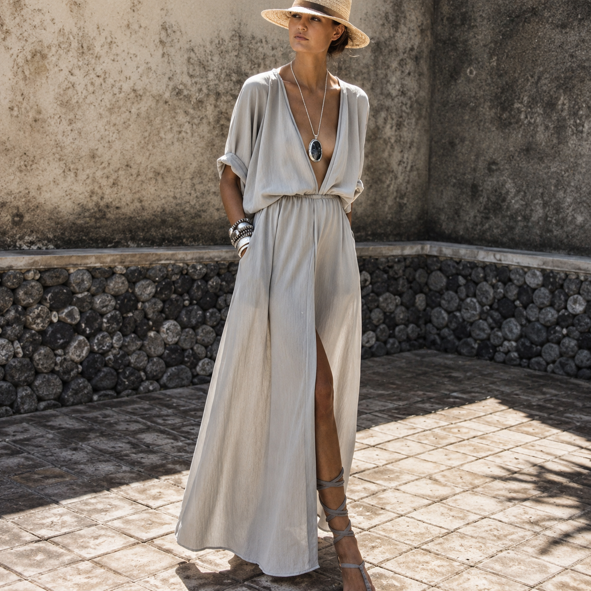Nicole - Elegantes langes Kleid mit auffälligem Seitenschlitz