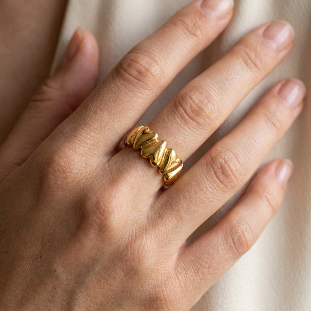 Elena – Unbeständiger Herzring in Gold