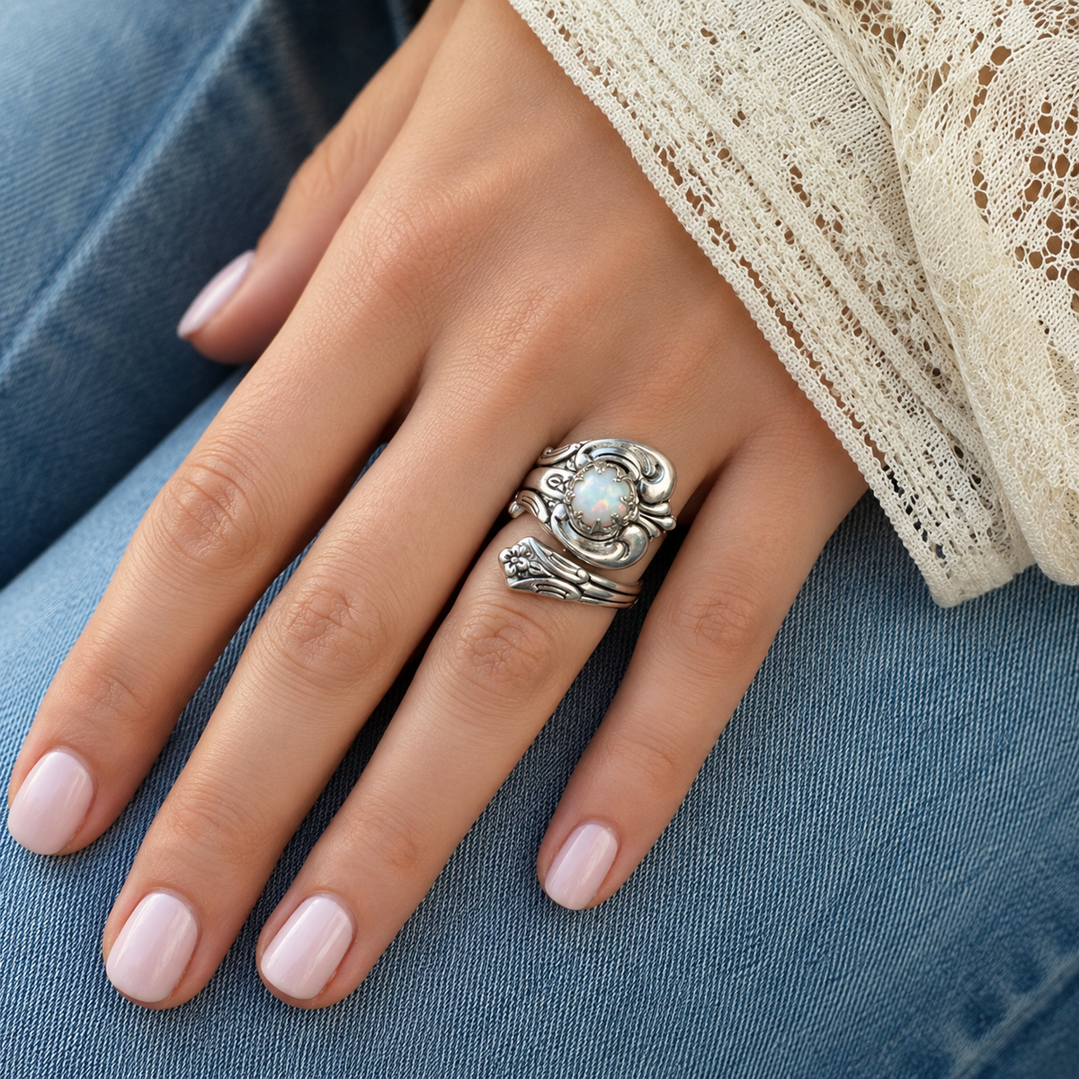 Maelle – Einstellbarer Ring mit weißem Opal