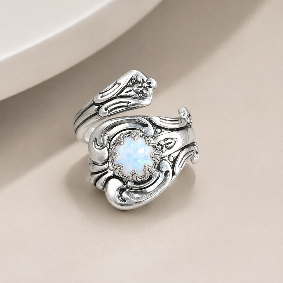 Maelle – Einstellbarer Ring mit weißem Opal