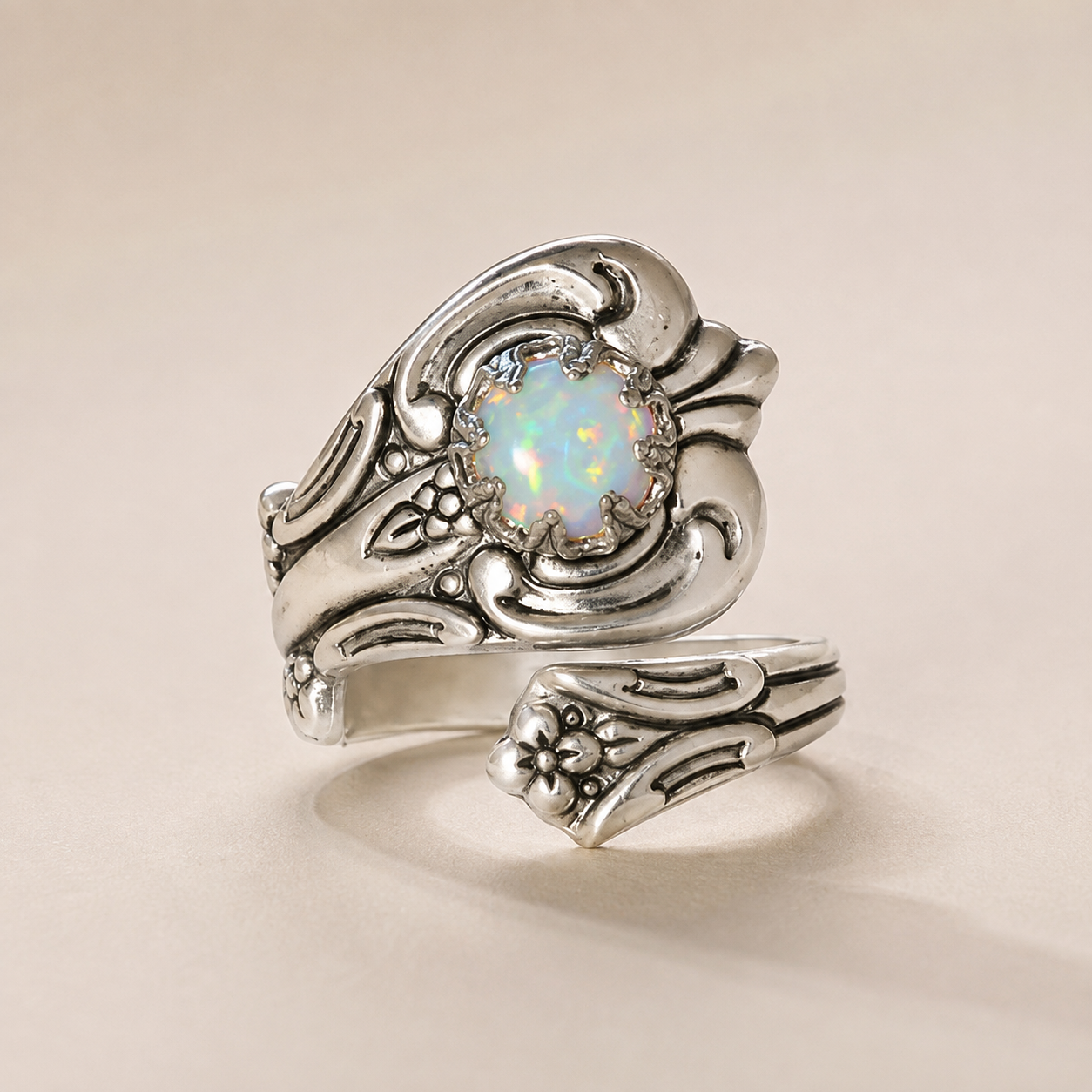 Maelle – Einstellbarer Ring mit weißem Opal