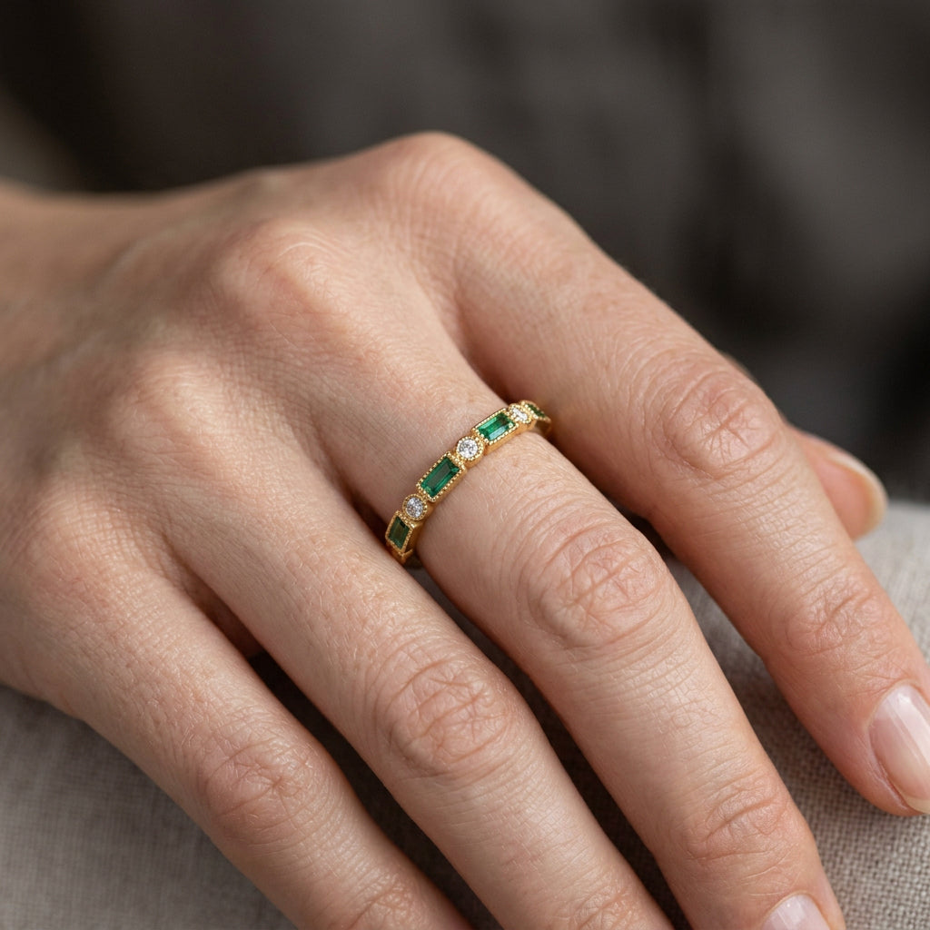 Crista – Auffälliger Ring in Gold mit grünem Zirkonia