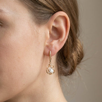 Elena – Stilvolle Perlenohrringe in Gold