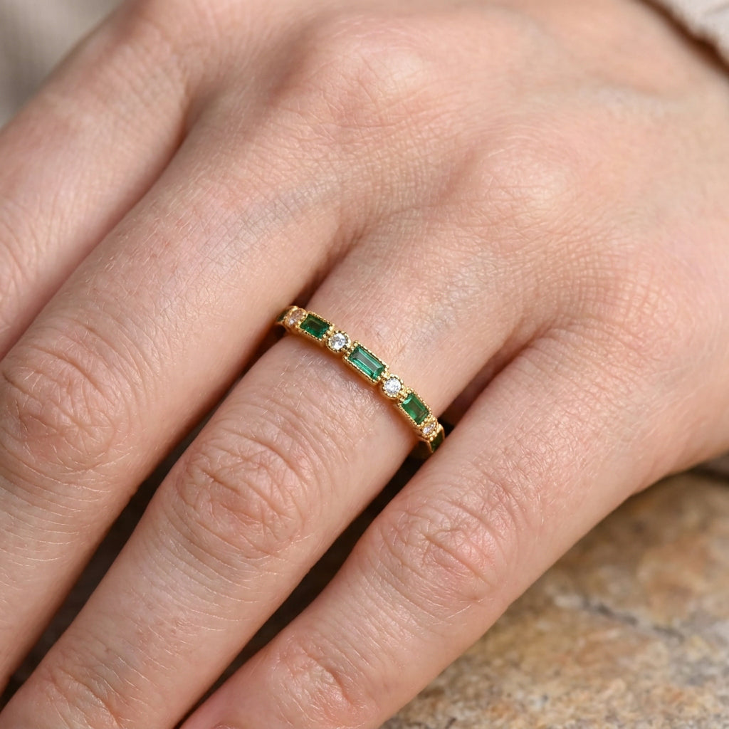 Sana – Vintage-goldener Ring mit grünem Zirkonia