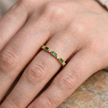 Sana – Vintage-goldener Ring mit grünem Zirkonia