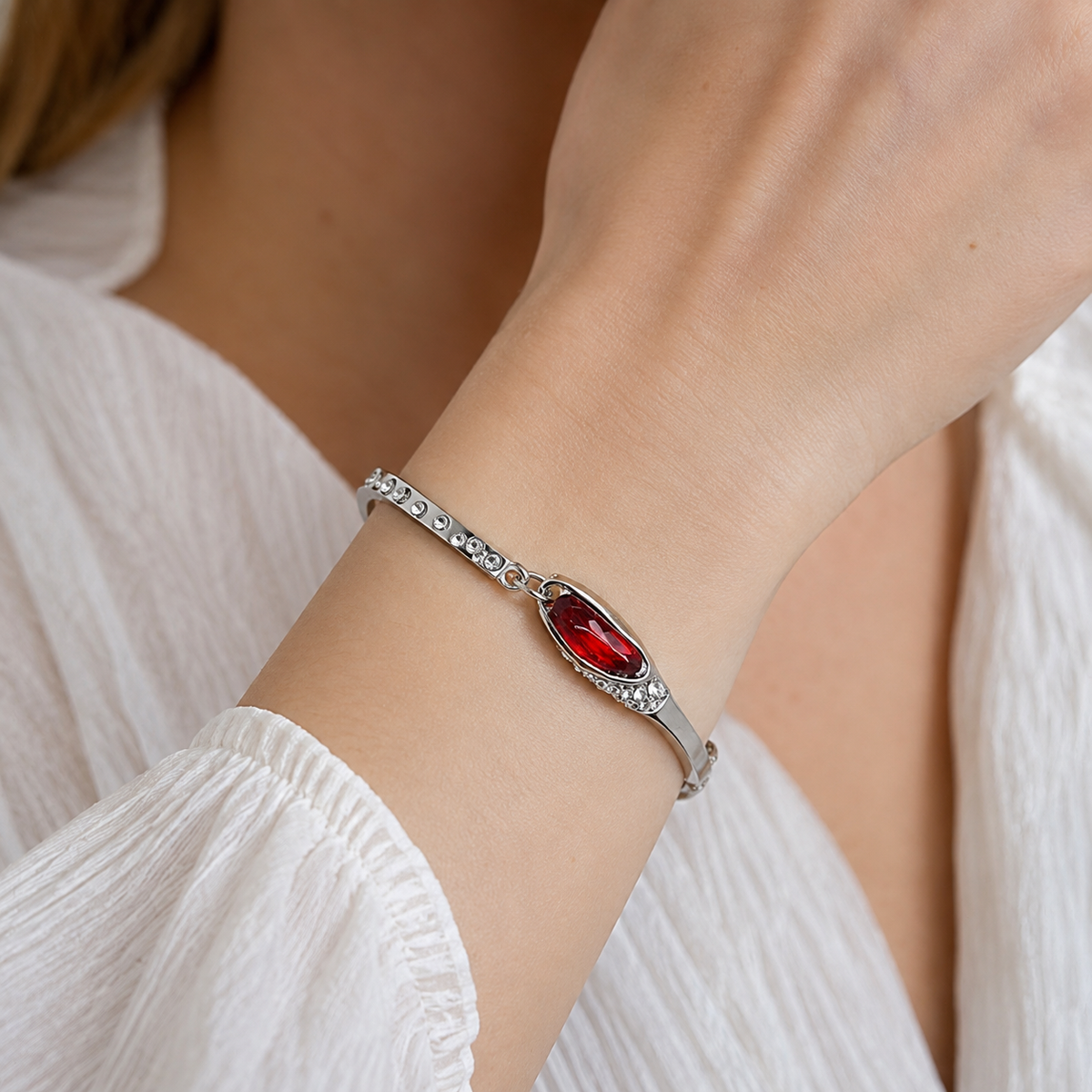 Miku – Stilvolles Armband mit Saphiren