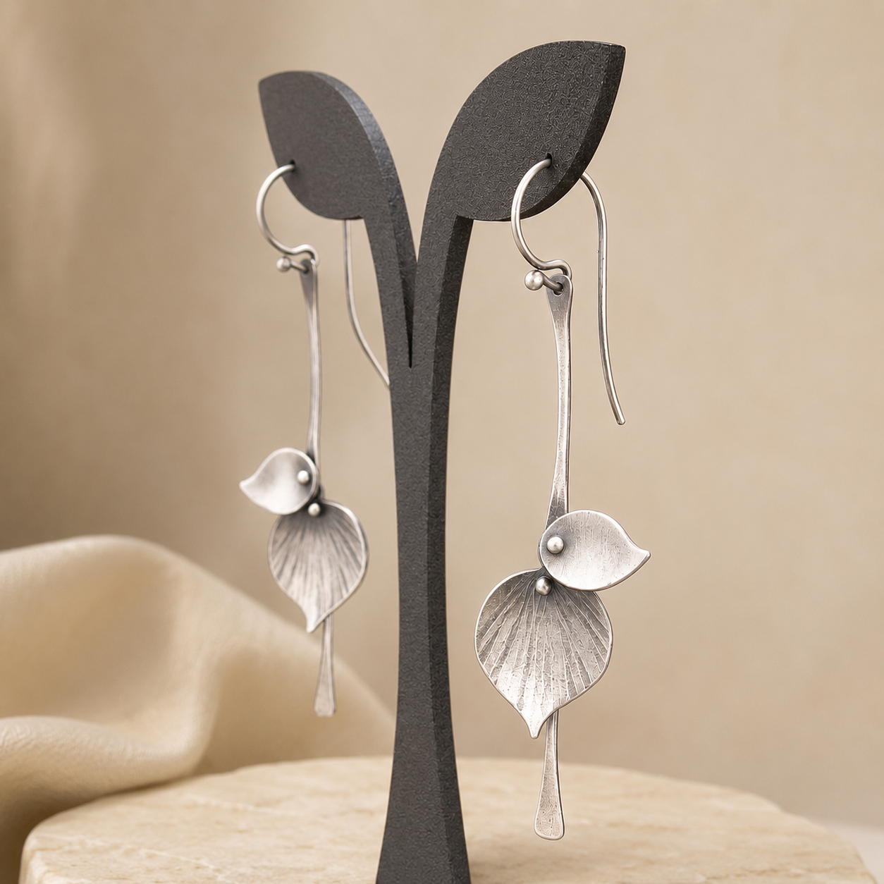 Alira – Vintage-Blattohrringe in Silber