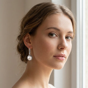 Rosalie – Ohrringe aus glänzendem Metall und Perlen