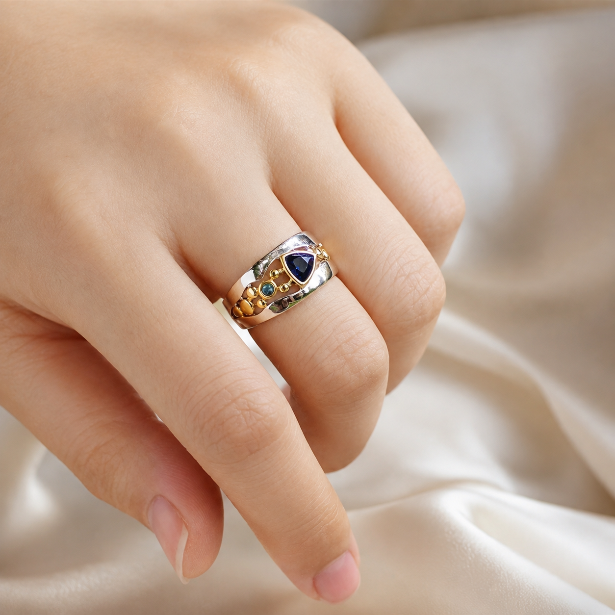 Ricca – Vintage-Ring mit strahlend blauem Kristall