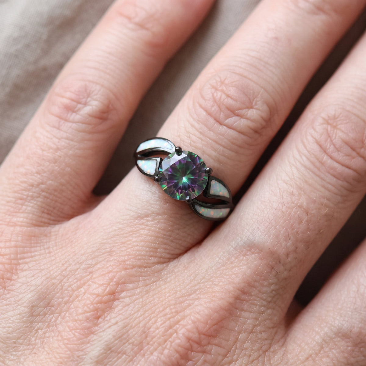 Mirella – Regenbogenring aus Opal und Topas