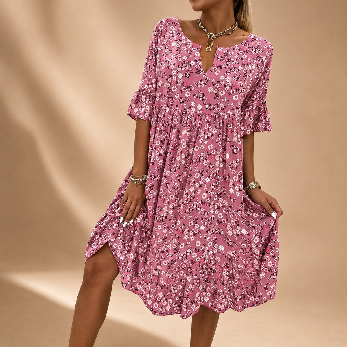 Lilian - Schickes Kleid mit Blumenmuster und fließender Gestaltung