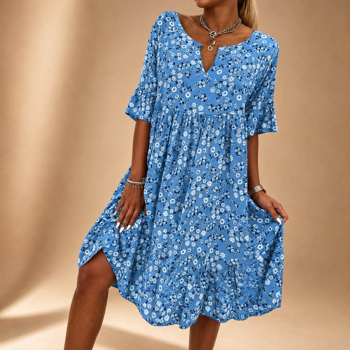 Lilian - Schickes Kleid mit Blumenmuster und fließender Gestaltung