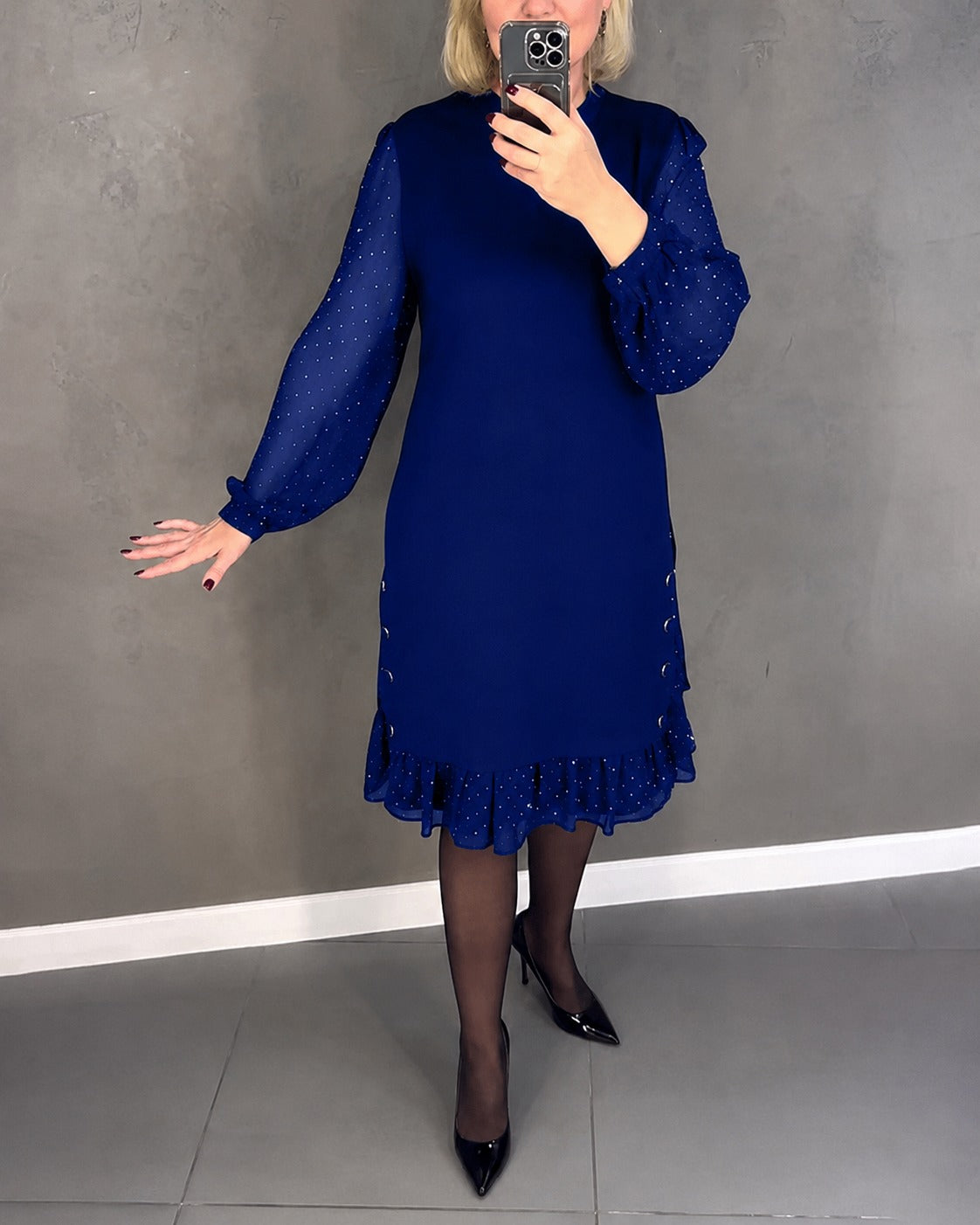 Gabriela - Elegantes Kleid mit langen Ärmeln und Punkten