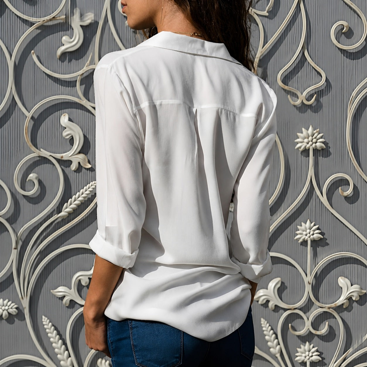 Aiah - Luftige Bluse mit V-Kragen
