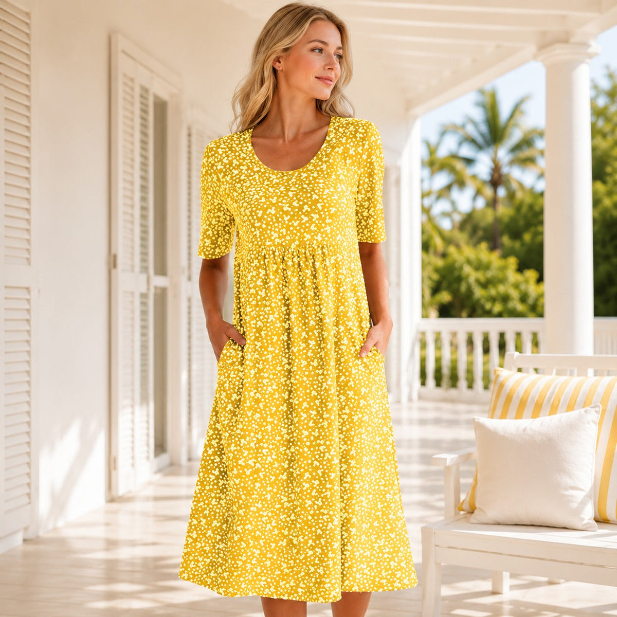 Yasmin - Kurzes Kleid mit Blumenprint und Ärmeln
