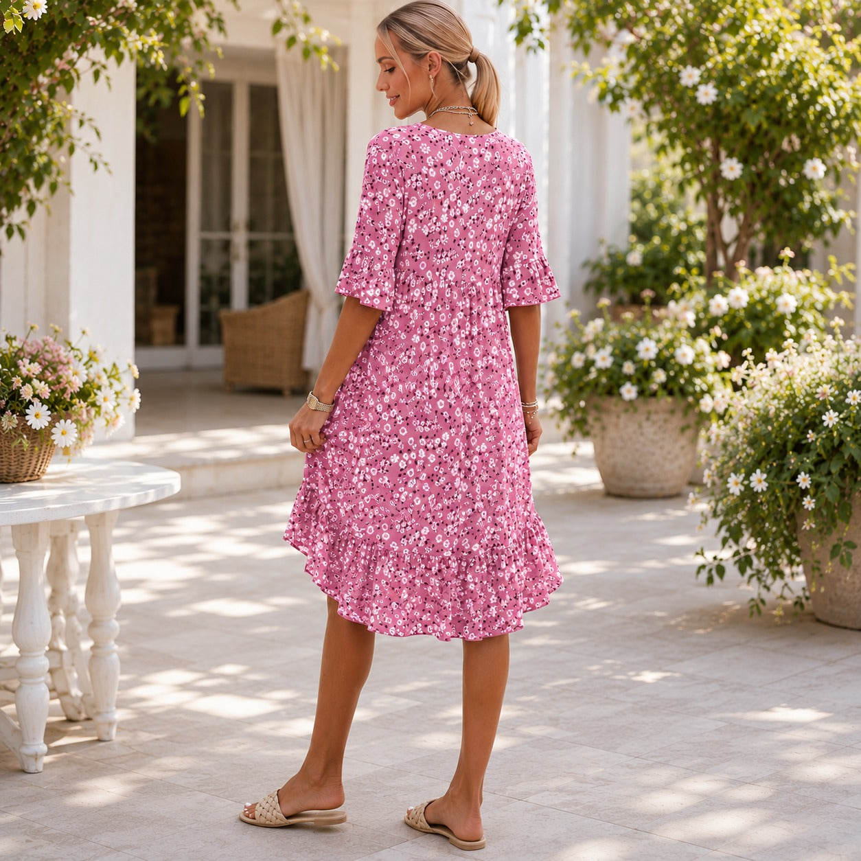 Lilian - Schickes Kleid mit Blumenmuster und fließender Gestaltung