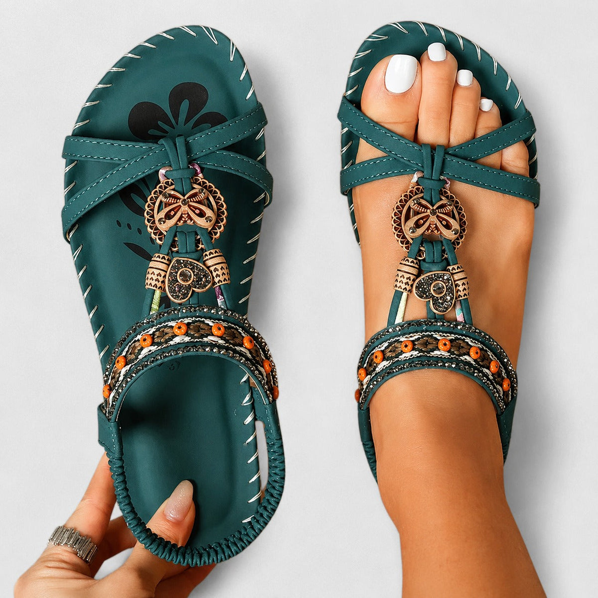 Eleanor - Stilvolle flache Sandalen mit schimmernden Details