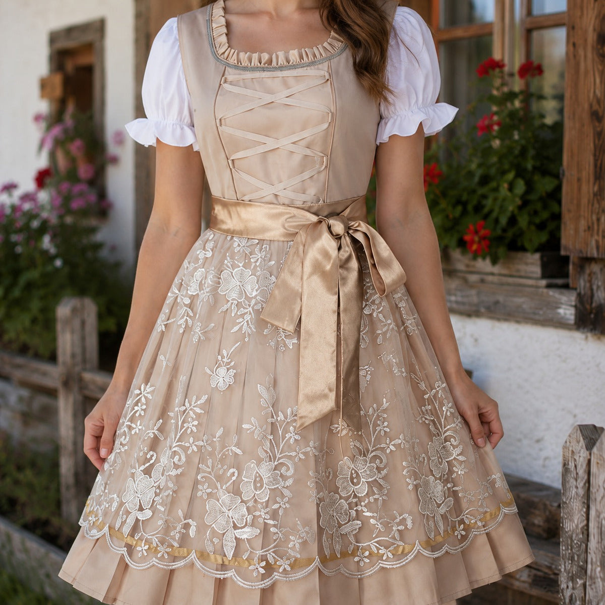Suzanne - Elegantes Dirndl für das Oktoberfest (Futter nicht enthalten)