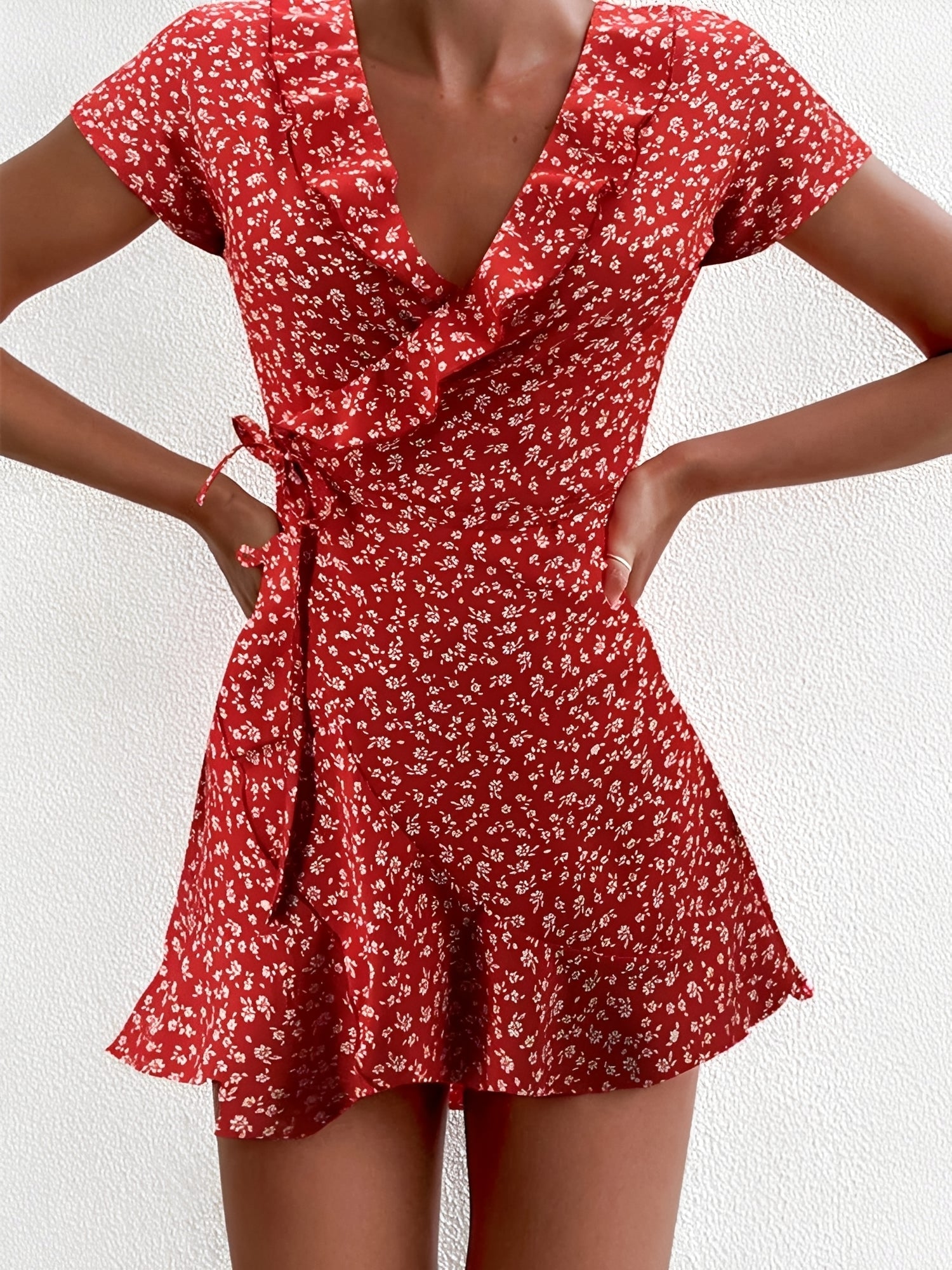 Betsy - Stilvolles Blumen-Minikleid