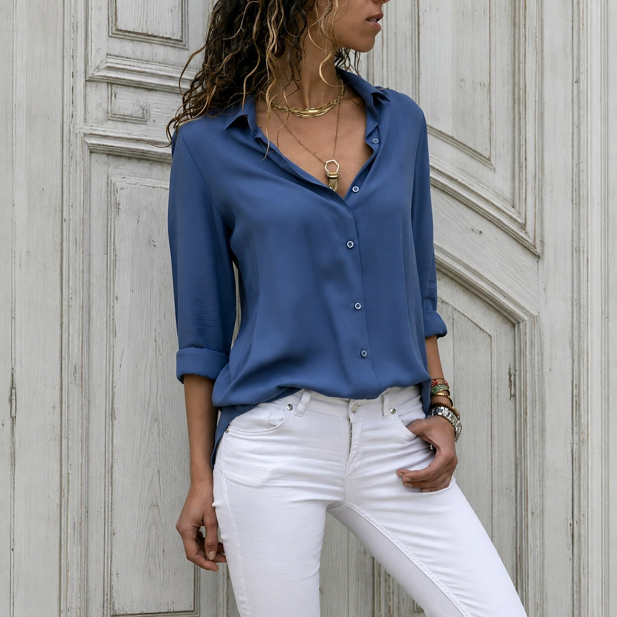 Aiah - Luftige Bluse mit V-Kragen