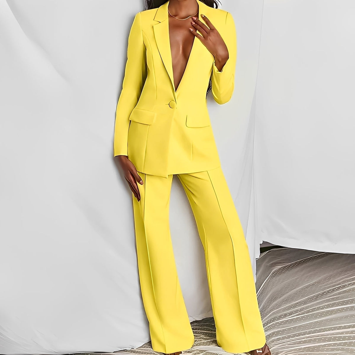 Lara - Trendiges Damen-Set mit Blazer und Hose