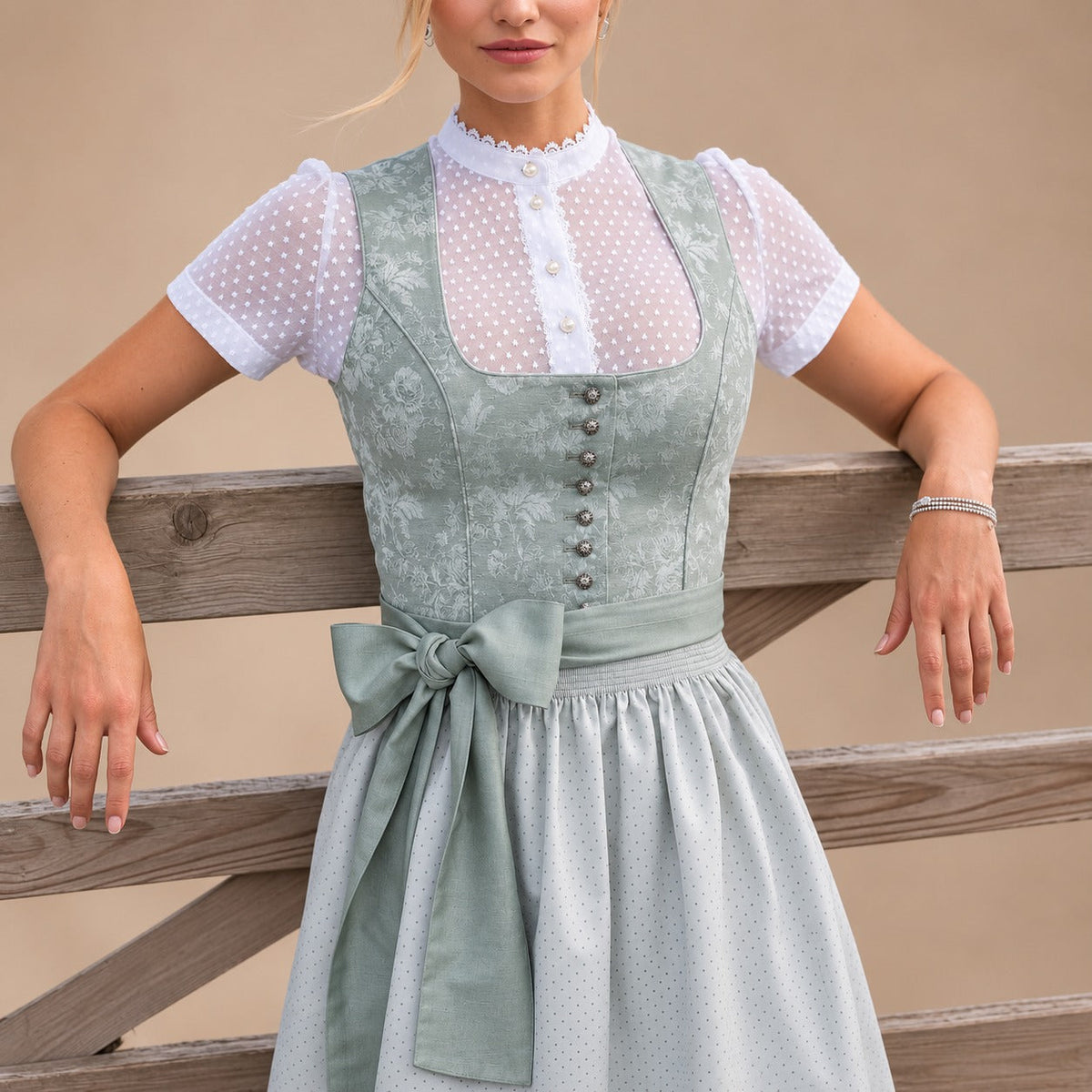 Cora - Klassisches Oktoberfestkleid mit Schleifenakzent (Futter nicht enthalten)