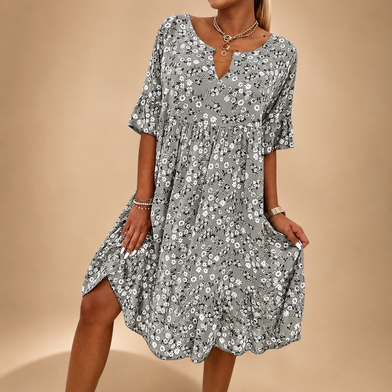 Lilian - Schickes Kleid mit Blumenmuster und fließender Gestaltung