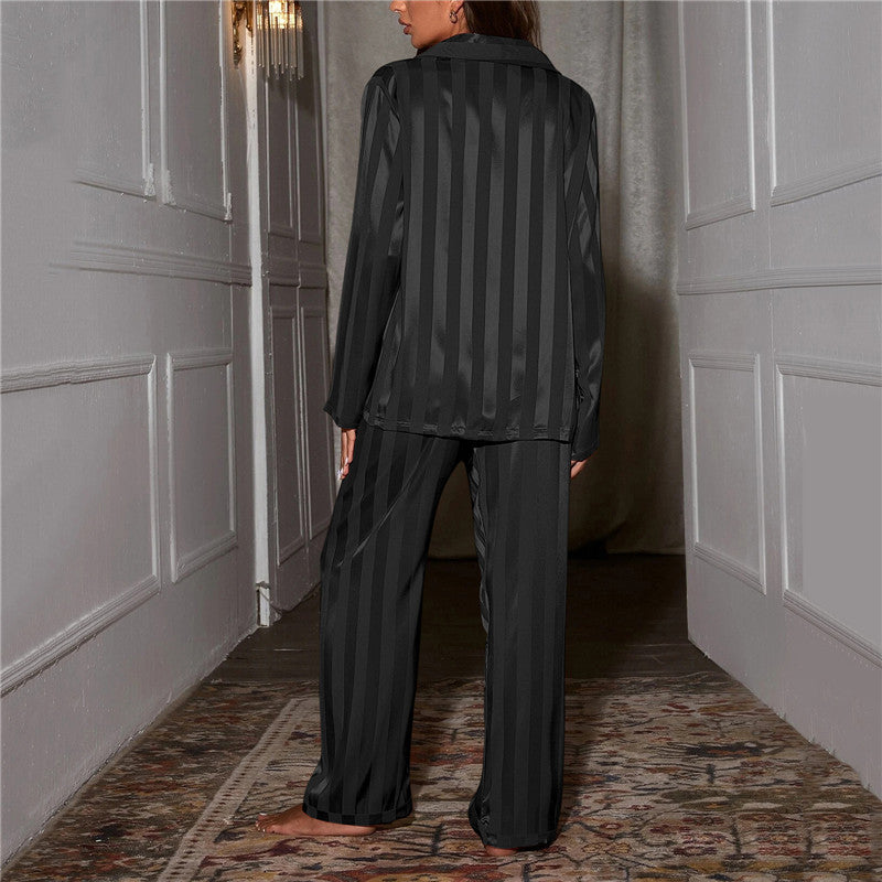 Moderner Damen-Pyjama aus sanftem Stoff