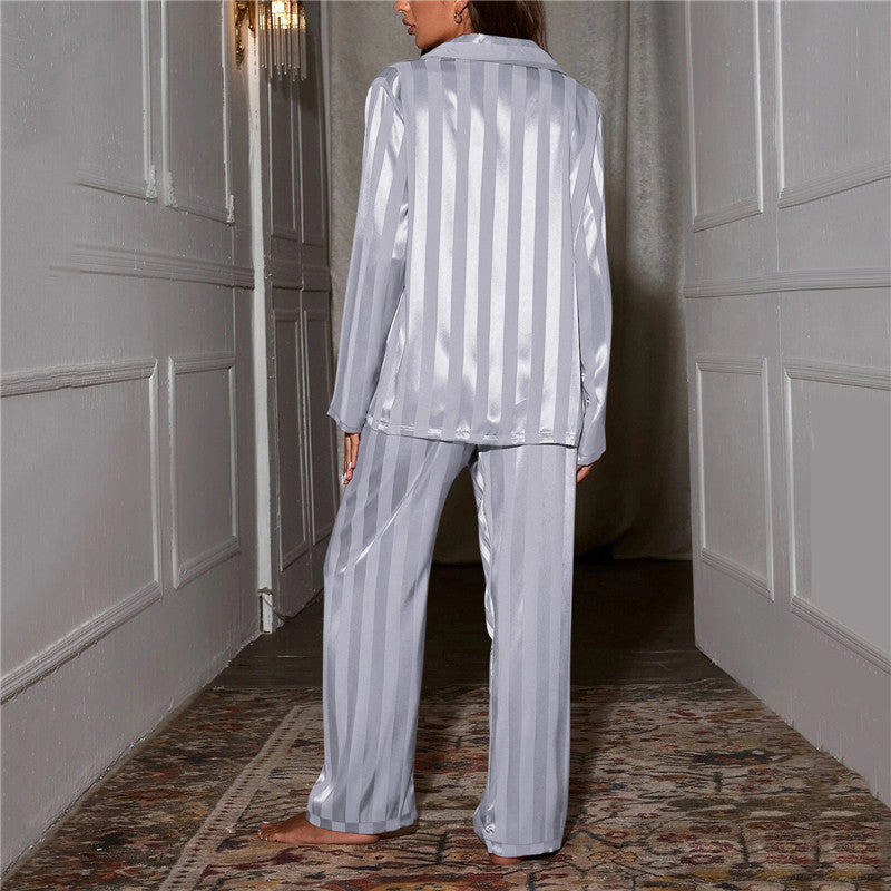 Moderner Damen-Pyjama aus sanftem Stoff