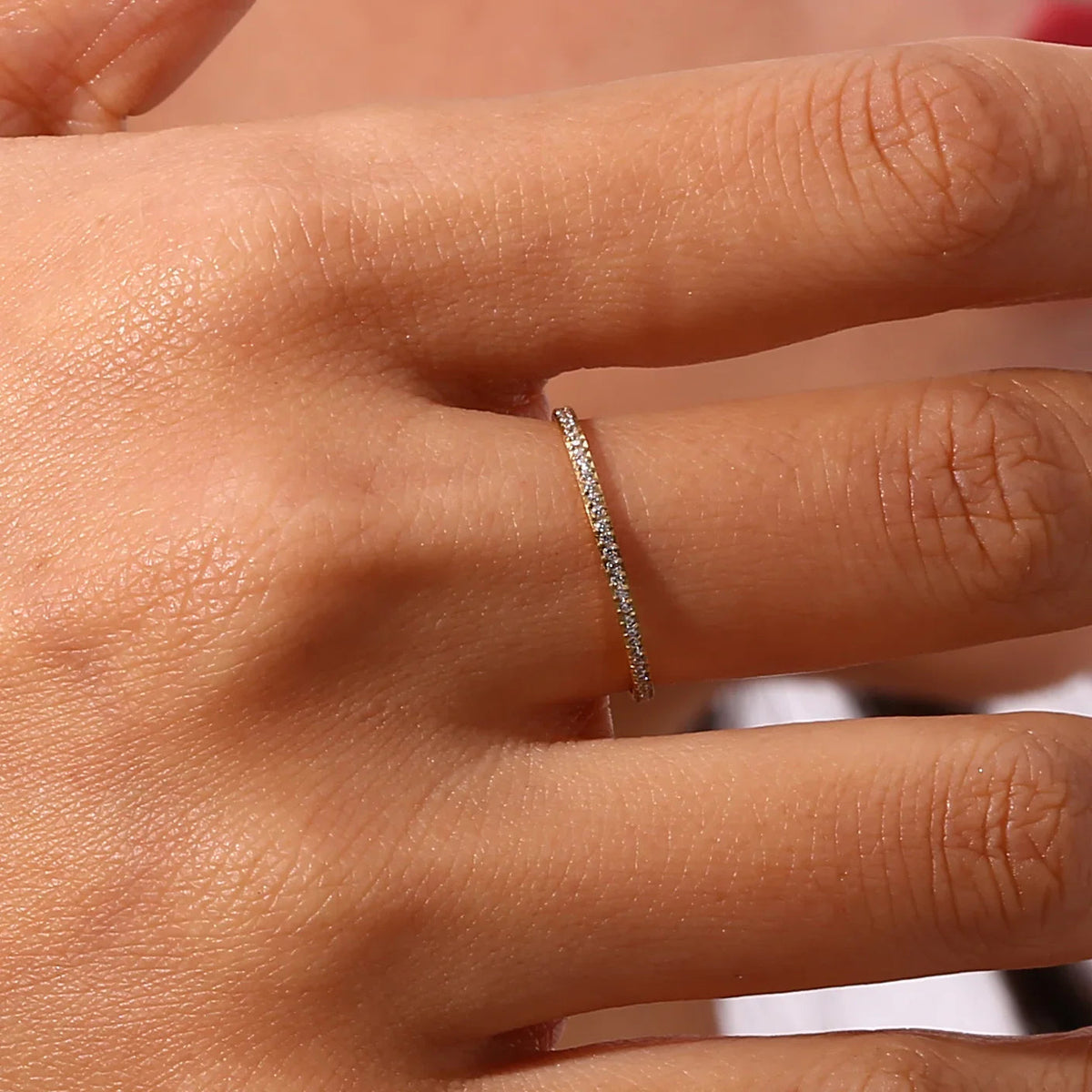 Zarra – leuchtender Pavé-Ring aus Gold