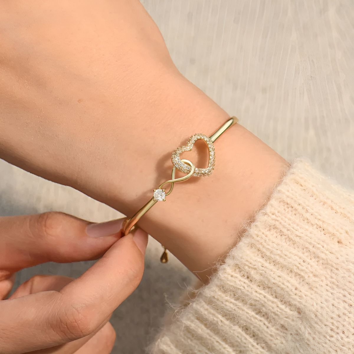 Ayumi – Unendliches Mutter-Tochter-Armband in Gold
