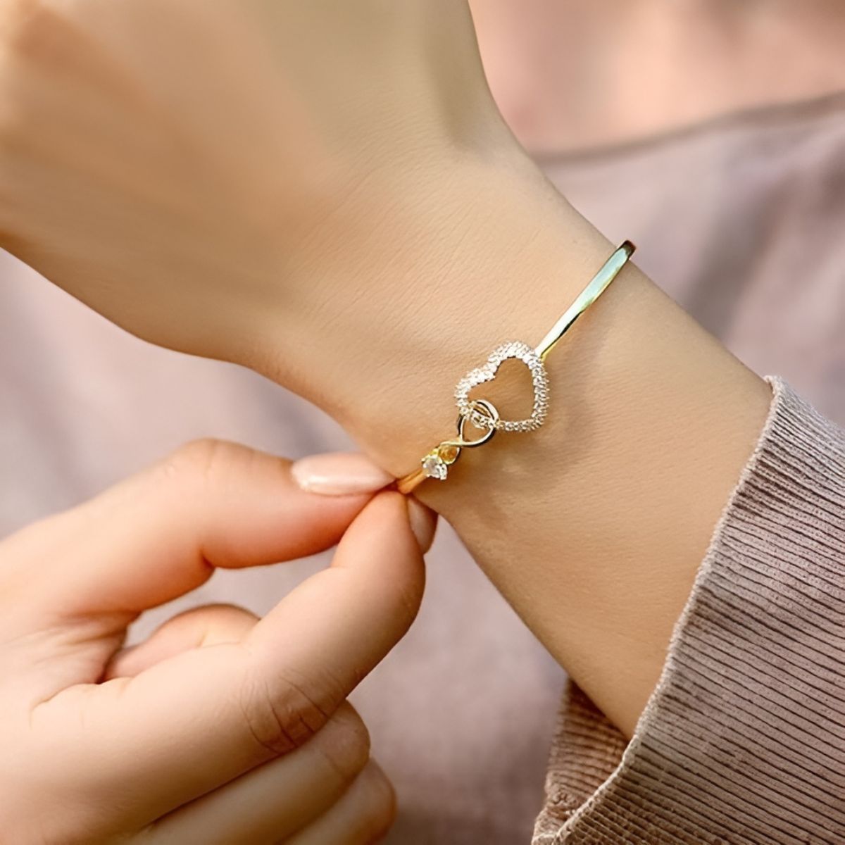 Ayumi – Unendliches Mutter-Tochter-Armband in Gold